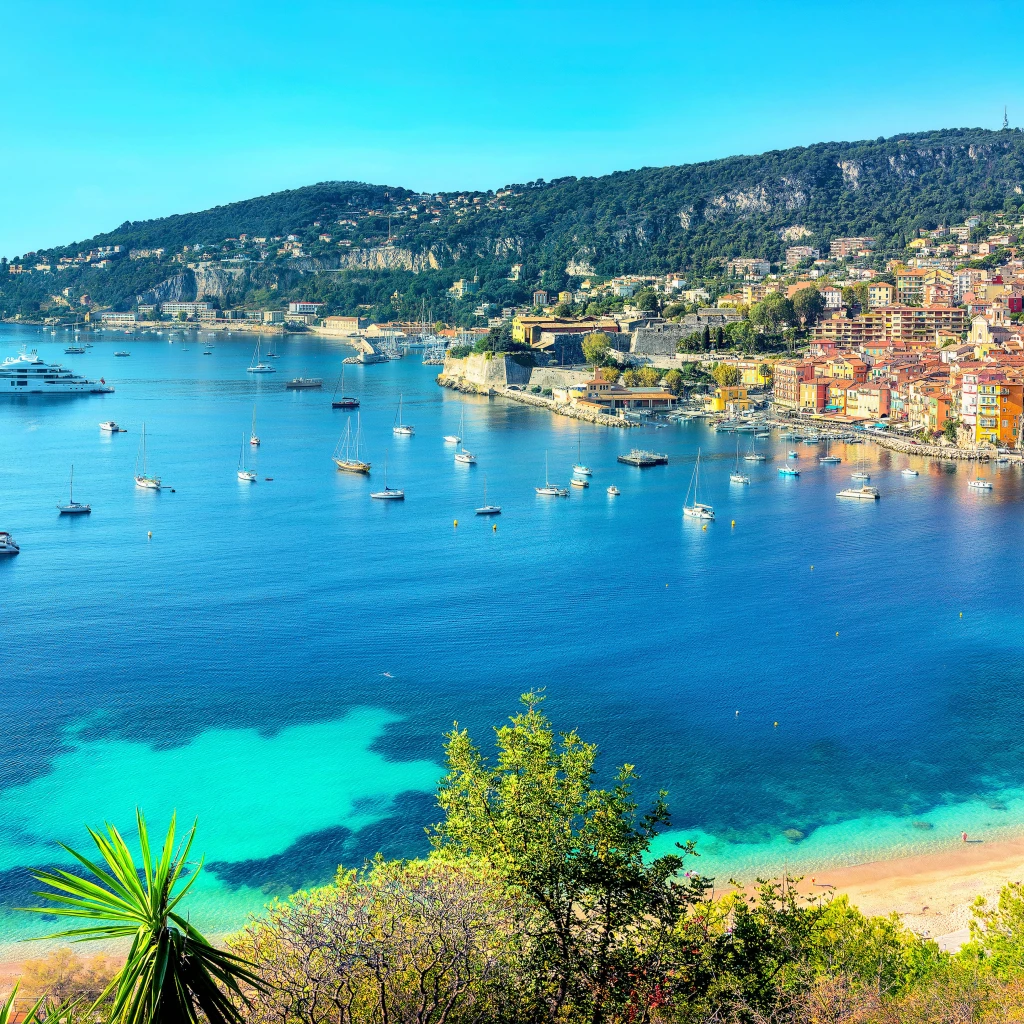 Costa Azzurra: eleganza e mare cristallino